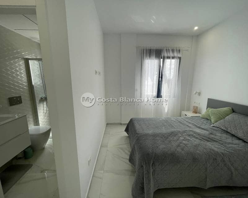 Chalet de 3 habitaciones en Benijófar en venta con piscina - 379.990 € (Ref: 9282915)