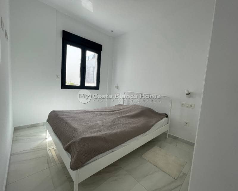 Chalet de 3 habitaciones en Benijófar en venta con piscina - 379.990 € (Ref: 9282915)