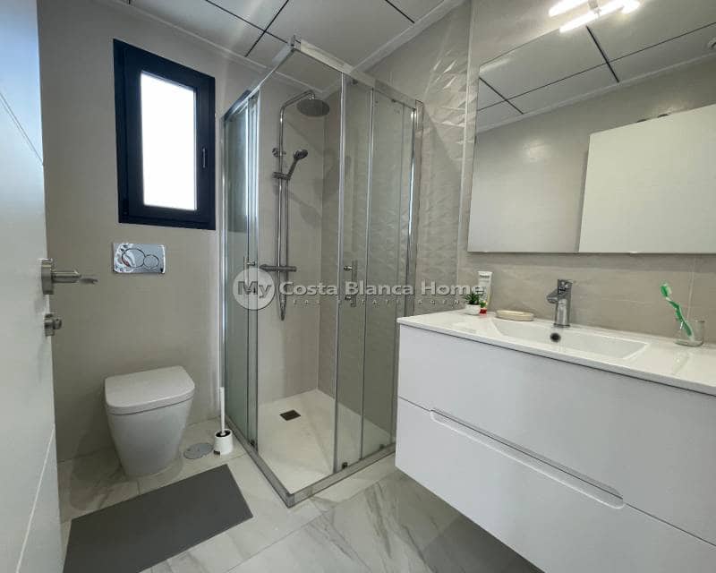 Chalet de 3 habitaciones en Benijófar en venta con piscina - 379.990 € (Ref: 9282915)