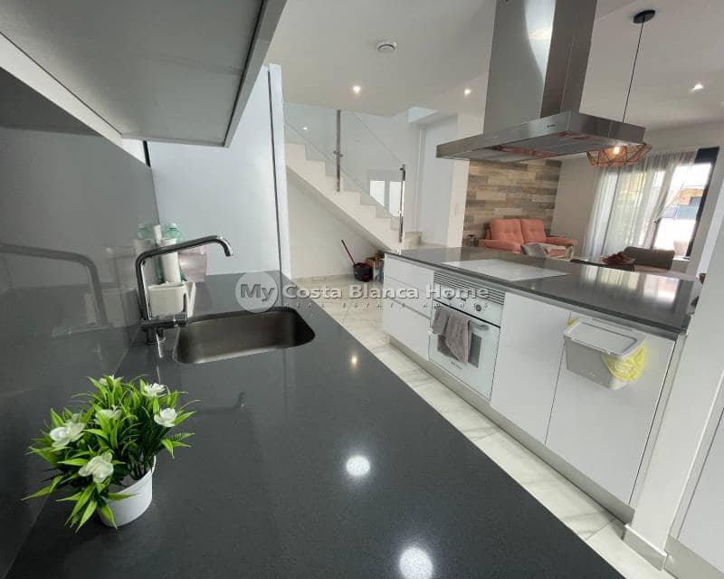 3 Zimmer Villa zu verkaufen in Benijofar mit Pool - 379.990 € (Ref: 9282915)