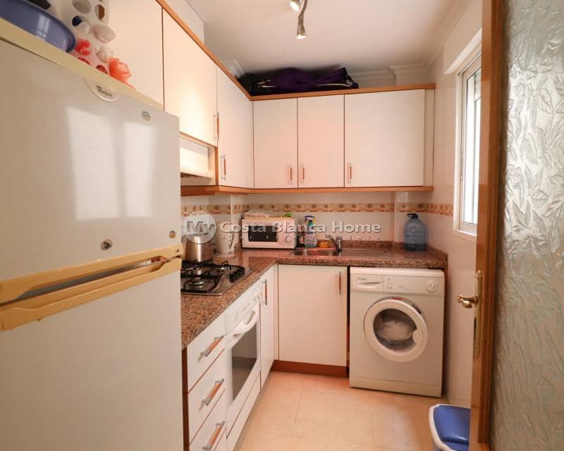 2 soveværelse Lejlighed til salg i Guardamar del Segura med swimmingpool - € 149.950 (Ref: 9282919)