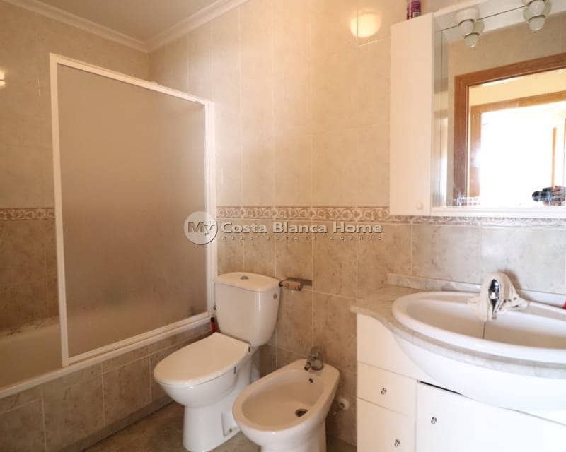 2 soveværelse Lejlighed til salg i Guardamar del Segura med swimmingpool - € 149.950 (Ref: 9282919)