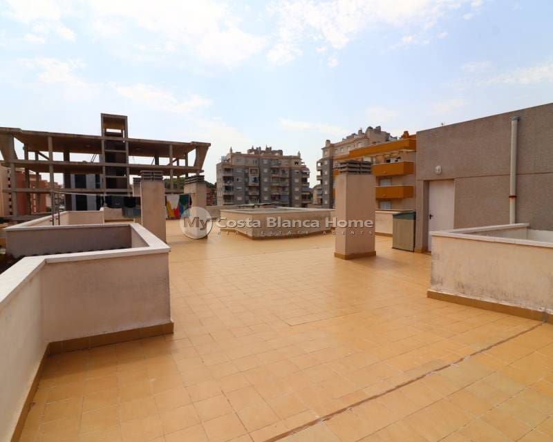 2 soveværelse Lejlighed til salg i Guardamar del Segura med swimmingpool - € 149.950 (Ref: 9282919)