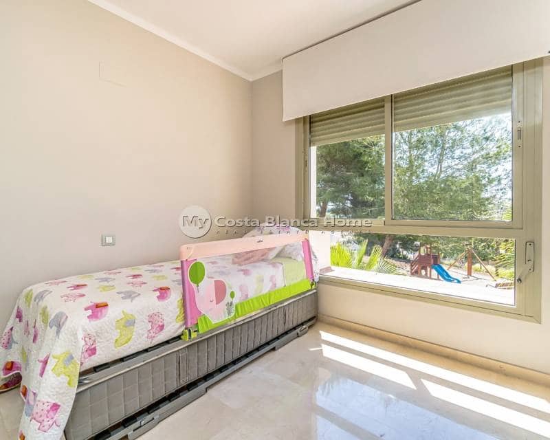 Apartamento de 3 habitaciones en Las Colinas Golf en venta con piscina - 345.000 € (Ref: 9282921)