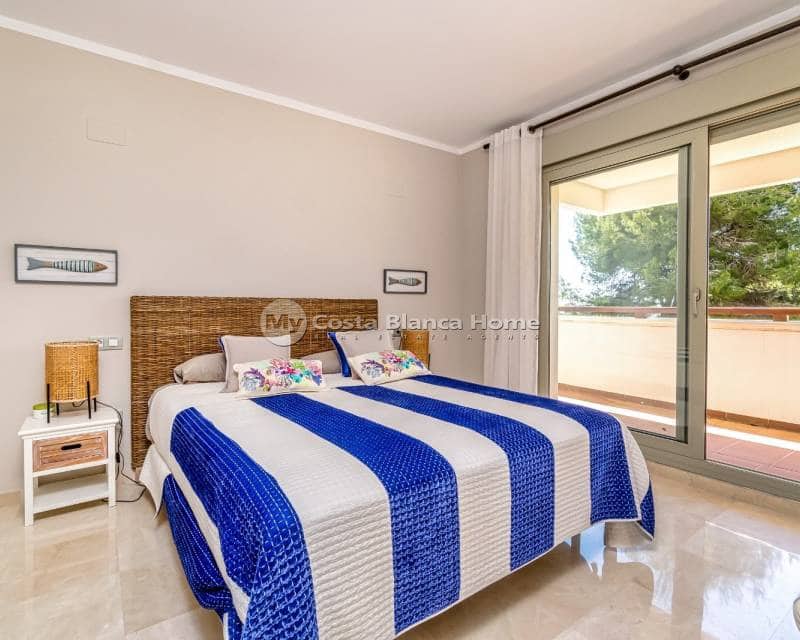 Apartamento de 3 habitaciones en Las Colinas Golf en venta con piscina - 345.000 € (Ref: 9282921)