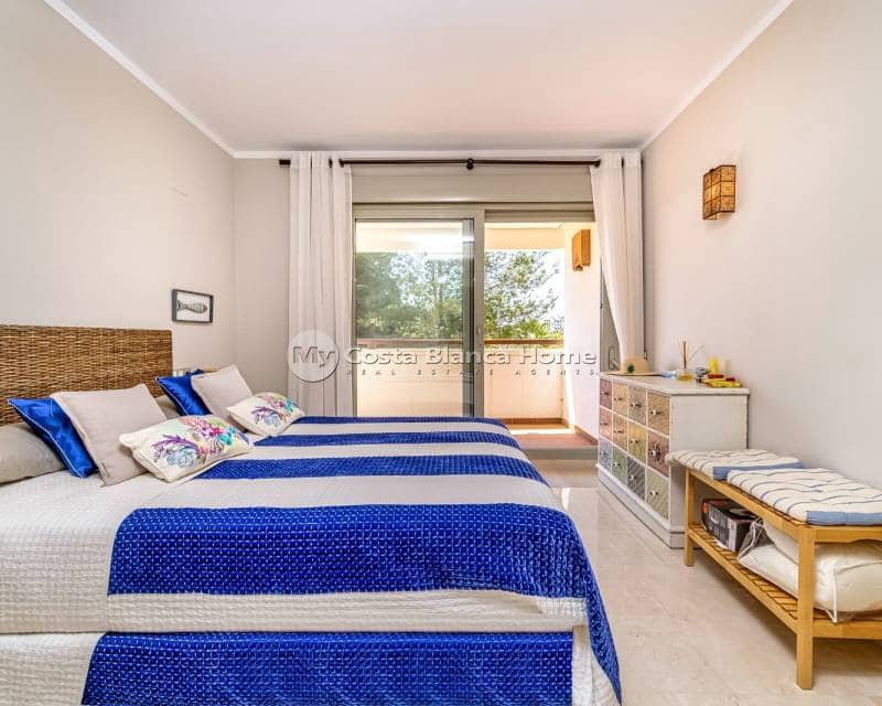 Apartamento de 3 habitaciones en Las Colinas Golf en venta con piscina - 345.000 € (Ref: 9282921)