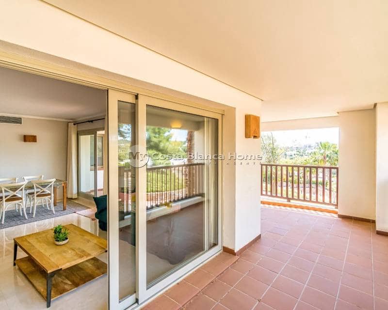 Apartamento de 3 habitaciones en Las Colinas Golf en venta con piscina - 345.000 € (Ref: 9282921)