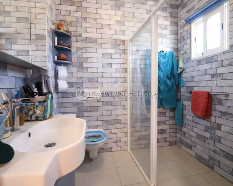 3 sypialnia Finka/Dom wiejski na sprzedaż w La Campaneta z basenem - 375 000 € (Ref: 9282922)