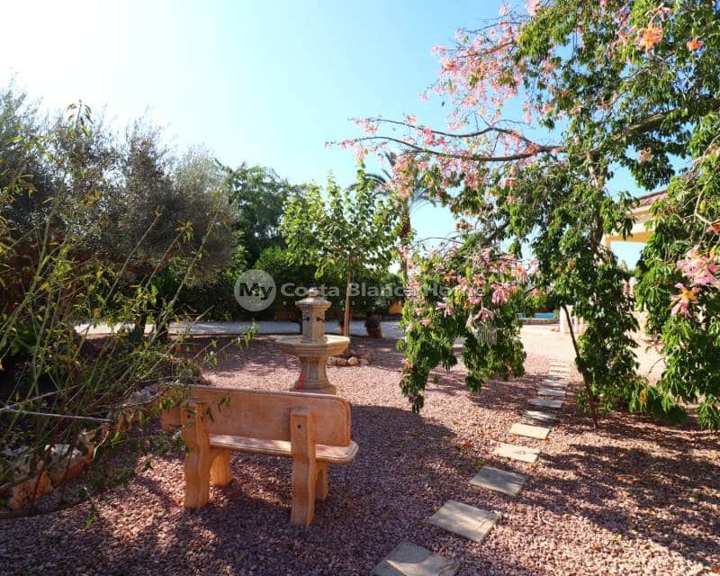 3 sypialnia Finka/Dom wiejski na sprzedaż w La Campaneta z basenem - 375 000 € (Ref: 9282922)