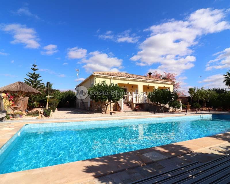 3 sypialnia Finka/Dom wiejski na sprzedaż w La Campaneta z basenem - 375 000 € (Ref: 9282922)