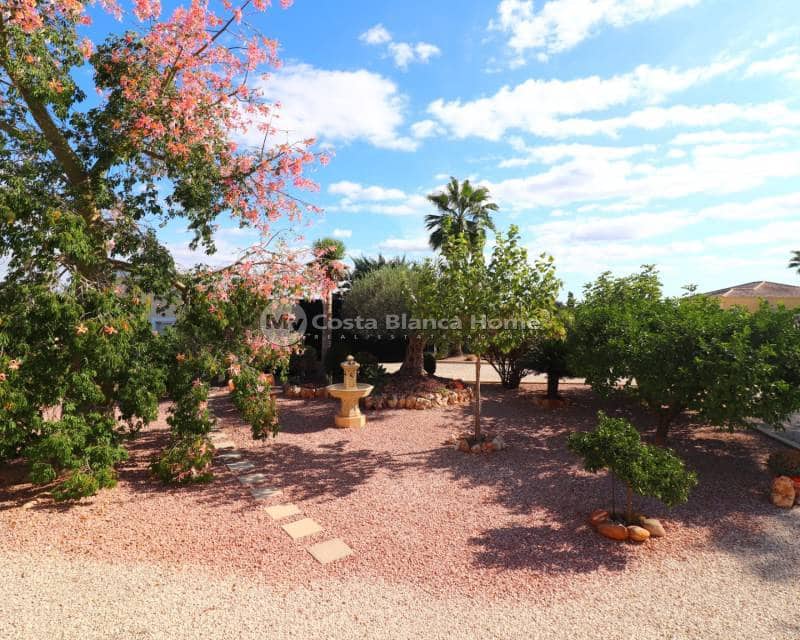 3 sypialnia Finka/Dom wiejski na sprzedaż w La Campaneta z basenem - 375 000 € (Ref: 9282922)