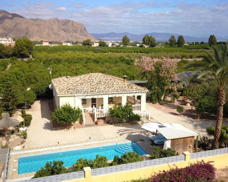 3 sypialnia Finka/Dom wiejski na sprzedaż w La Campaneta z basenem - 375 000 € (Ref: 9282922)