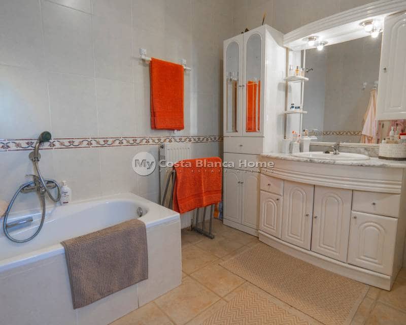 5 bedroom Villa for sale in Ciudad Quesada with pool - € 499,000 (Ref: 9420550)