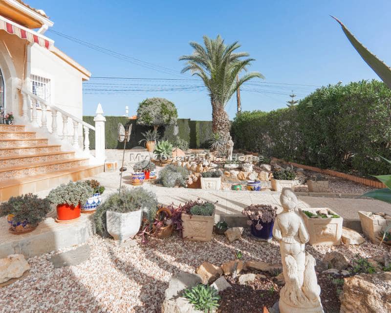 5 bedroom Villa for sale in Ciudad Quesada with pool - € 499,000 (Ref: 9420550)