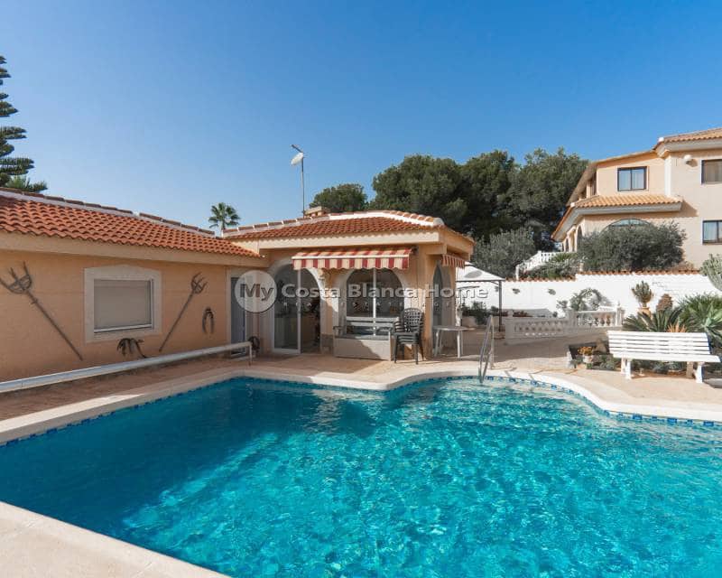 5 bedroom Villa for sale in Ciudad Quesada with pool - € 499,000 (Ref: 9420550)