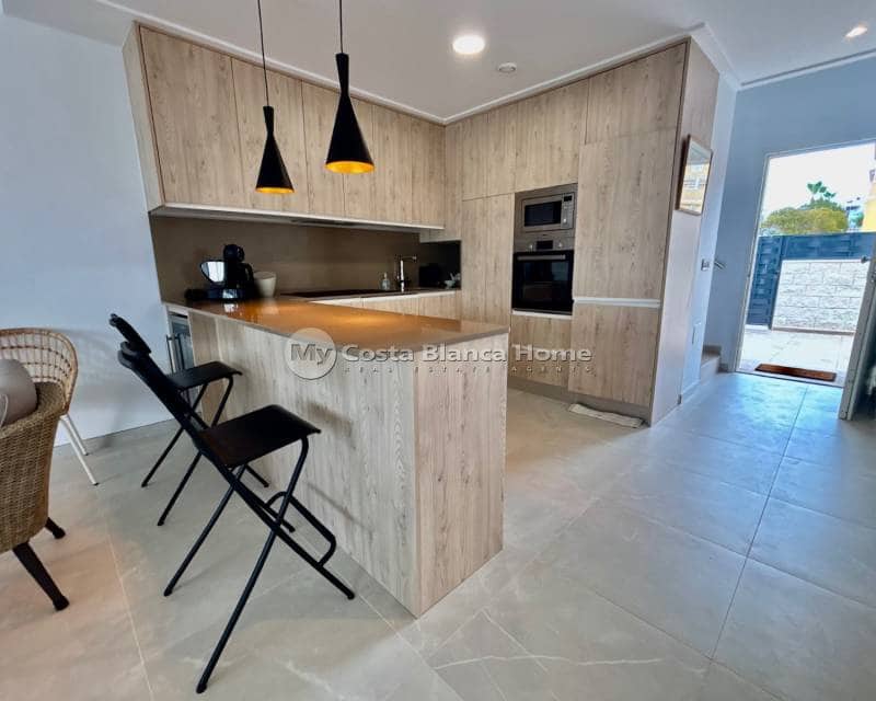 Chalet de 2 habitaciones en Benijófar en venta con piscina - 429.500 € (Ref: 9420551)