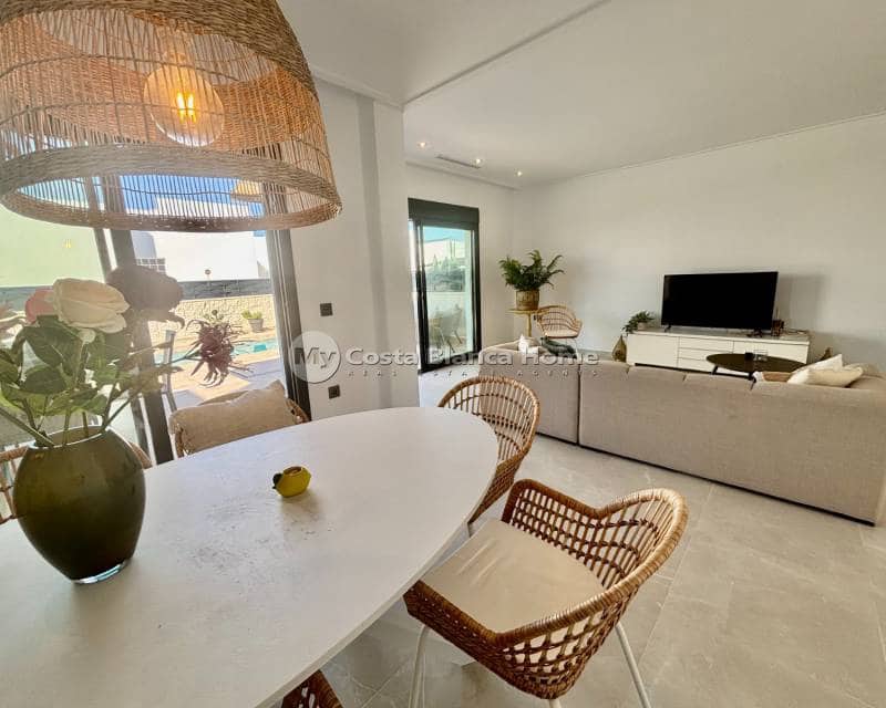 Chalet de 2 habitaciones en Benijófar en venta con piscina - 429.500 € (Ref: 9420551)