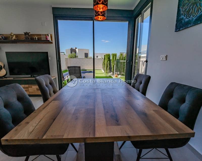 3 soveværelse Semi-Rækkehus til salg i Benijofar med swimmingpool - € 470.000 (Ref: 9420553)