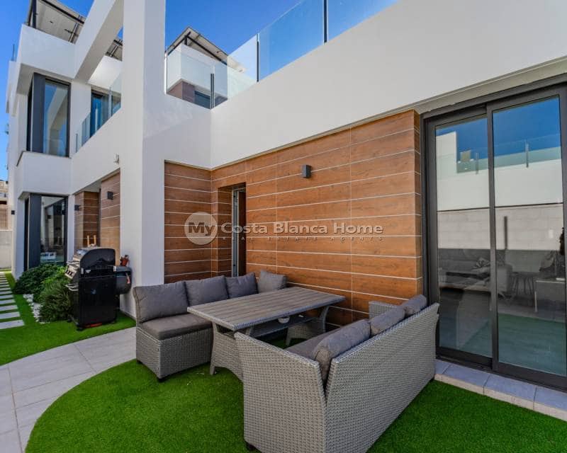 3 soveværelse Semi-Rækkehus til salg i Benijofar med swimmingpool - € 470.000 (Ref: 9420553)