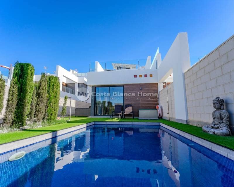 3 soveværelse Semi-Rækkehus til salg i Benijofar med swimmingpool - € 470.000 (Ref: 9420553)