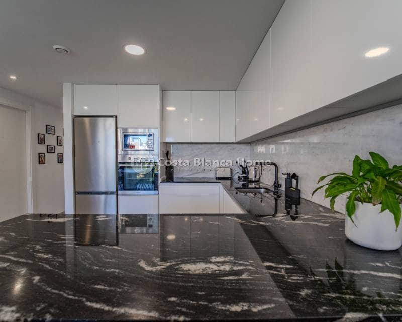 3 soveværelse Semi-Rækkehus til salg i Benijofar med swimmingpool - € 470.000 (Ref: 9420553)