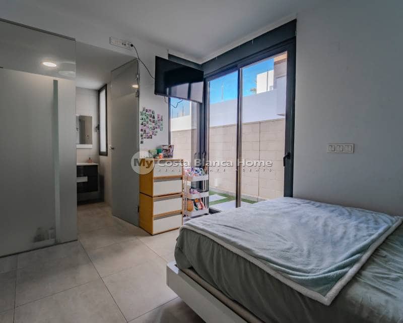 3 soveværelse Semi-Rækkehus til salg i Benijofar med swimmingpool - € 470.000 (Ref: 9420553)