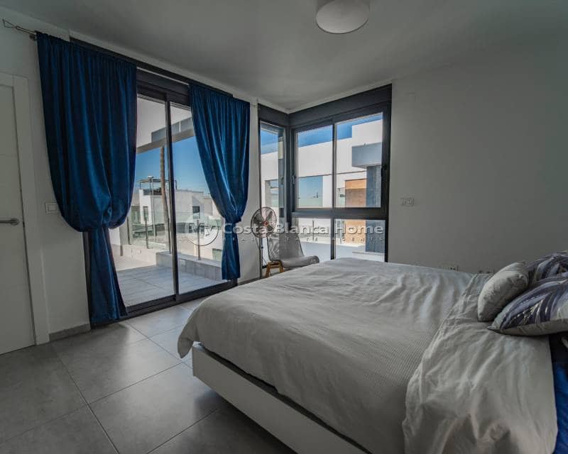 3 soveværelse Semi-Rækkehus til salg i Benijofar med swimmingpool - € 470.000 (Ref: 9420553)