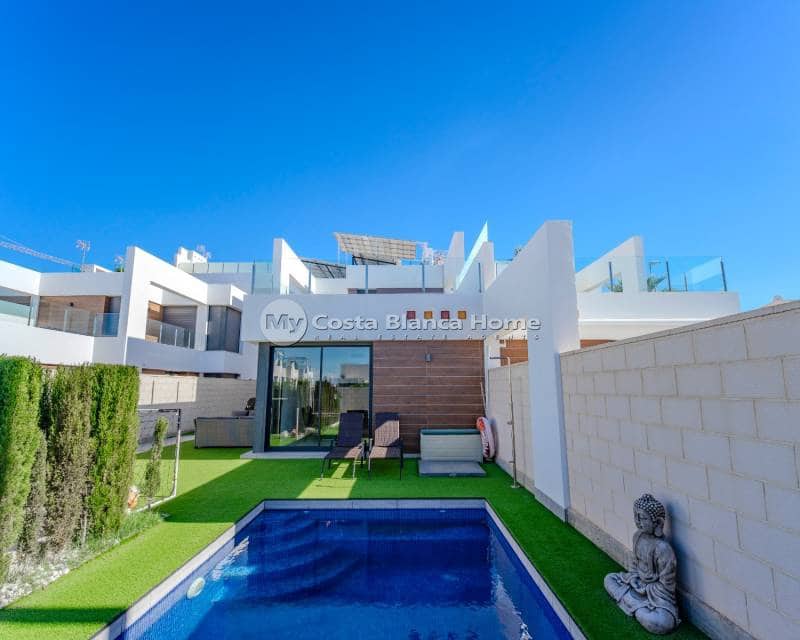 3 soveværelse Semi-Rækkehus til salg i Benijofar med swimmingpool - € 470.000 (Ref: 9420553)