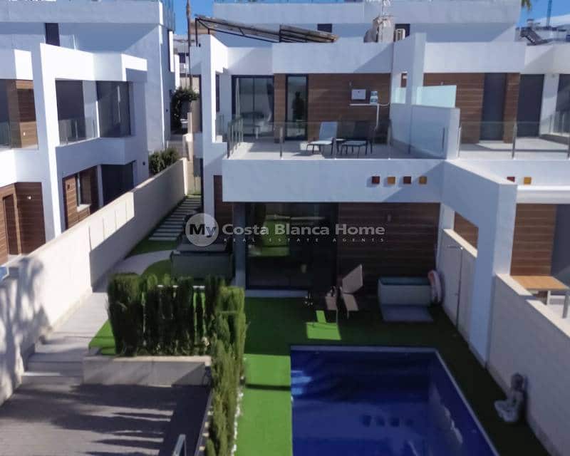 3 soveværelse Semi-Rækkehus til salg i Benijofar med swimmingpool - € 470.000 (Ref: 9420553)