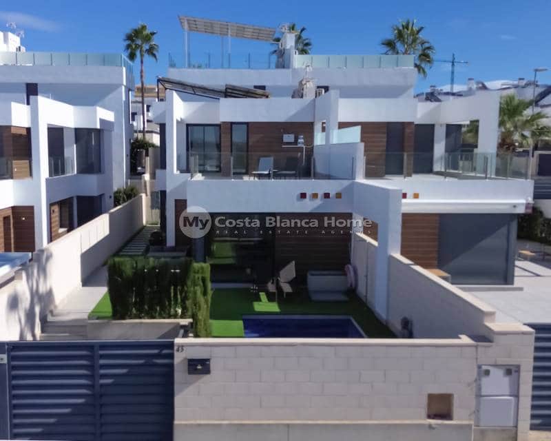 3 soveværelse Semi-Rækkehus til salg i Benijofar med swimmingpool - € 470.000 (Ref: 9420553)