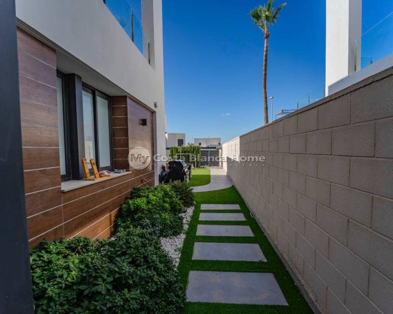 3 soveværelse Semi-Rækkehus til salg i Benijofar med swimmingpool - € 470.000 (Ref: 9420553)