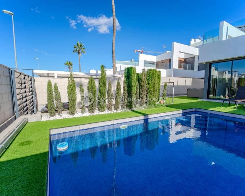 3 soveværelse Semi-Rækkehus til salg i Benijofar med swimmingpool - € 470.000 (Ref: 9420553)