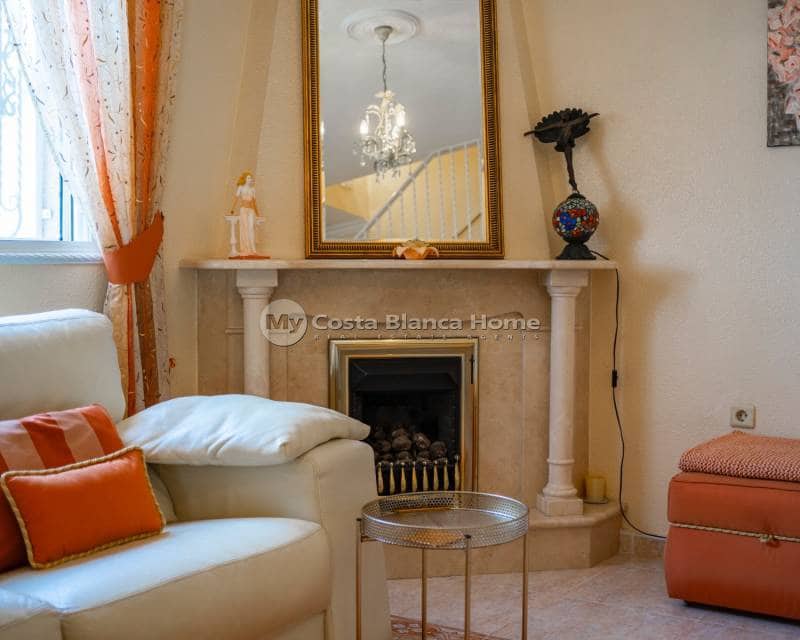 Chalet de 5 habitaciones en Ciudad Quesada en venta con piscina - 350.000 € (Ref: 9420554)