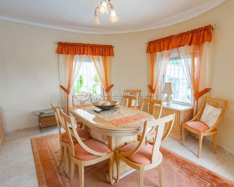 Chalet de 5 habitaciones en Ciudad Quesada en venta con piscina - 350.000 € (Ref: 9420554)