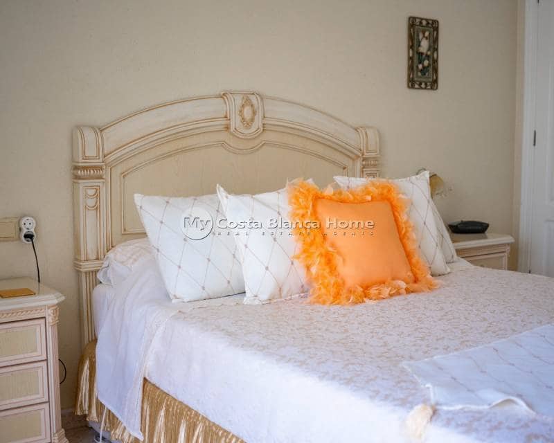 Chalet de 5 habitaciones en Ciudad Quesada en venta con piscina - 350.000 € (Ref: 9420554)