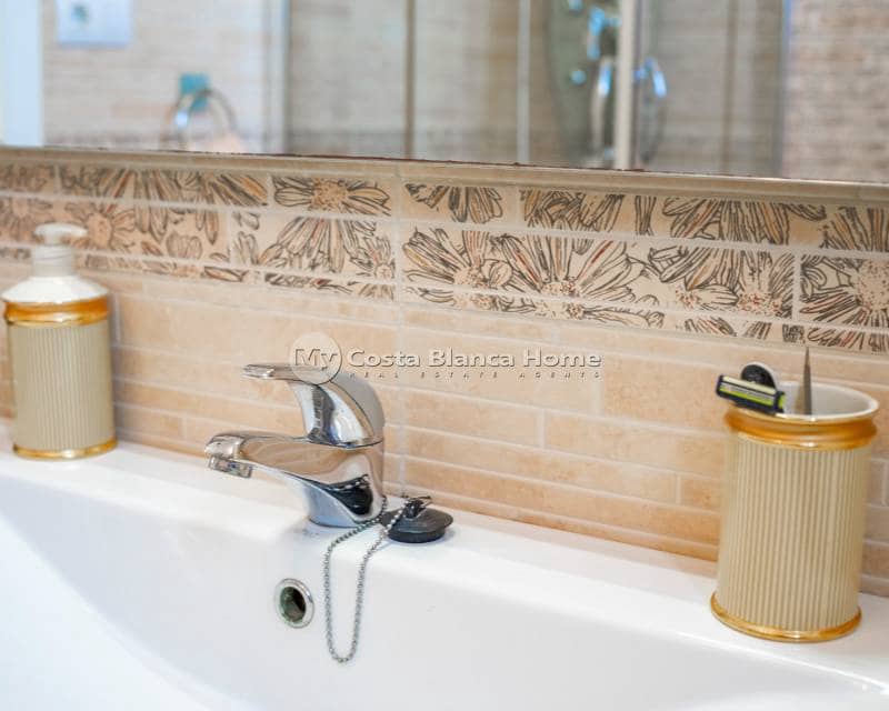 Chalet de 5 habitaciones en Ciudad Quesada en venta con piscina - 350.000 € (Ref: 9420554)