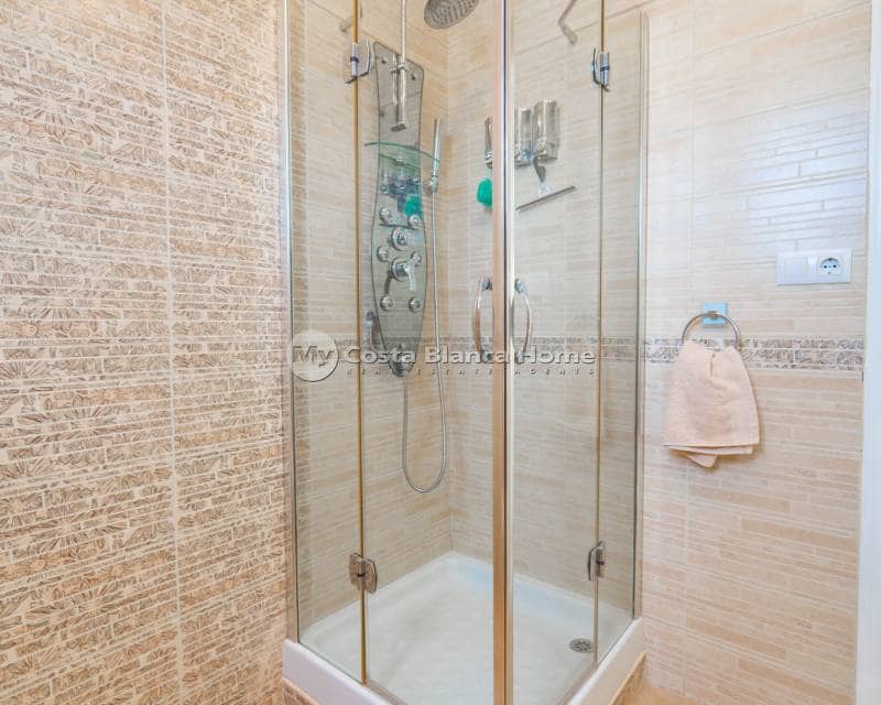 Chalet de 5 habitaciones en Ciudad Quesada en venta con piscina - 350.000 € (Ref: 9420554)