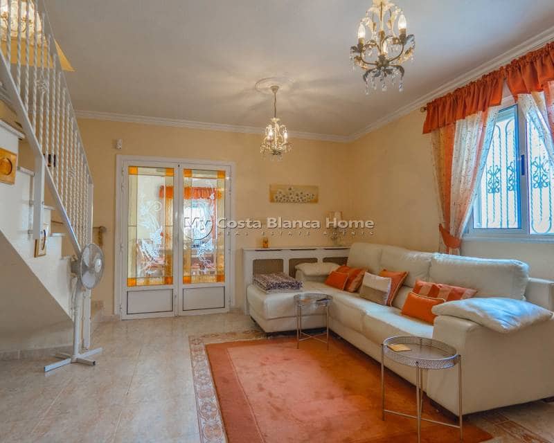 Chalet de 5 habitaciones en Ciudad Quesada en venta con piscina - 350.000 € (Ref: 9420554)