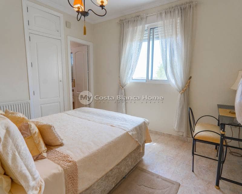 Chalet de 5 habitaciones en Ciudad Quesada en venta con piscina - 350.000 € (Ref: 9420554)