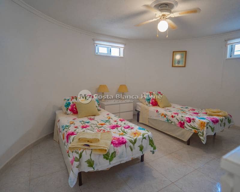 Chalet de 5 habitaciones en Ciudad Quesada en venta con piscina - 350.000 € (Ref: 9420554)