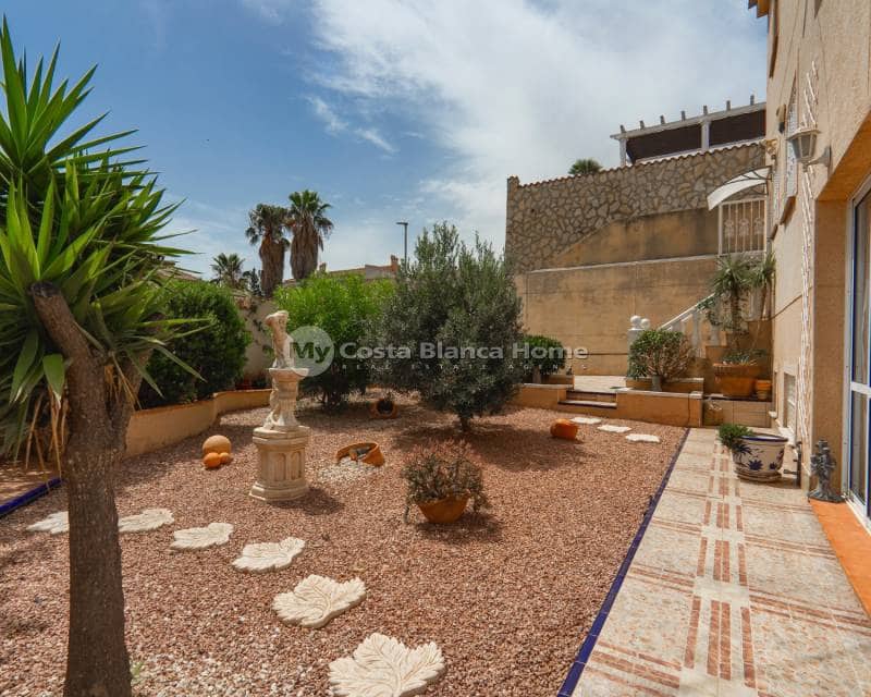 Chalet de 5 habitaciones en Ciudad Quesada en venta con piscina - 350.000 € (Ref: 9420554)