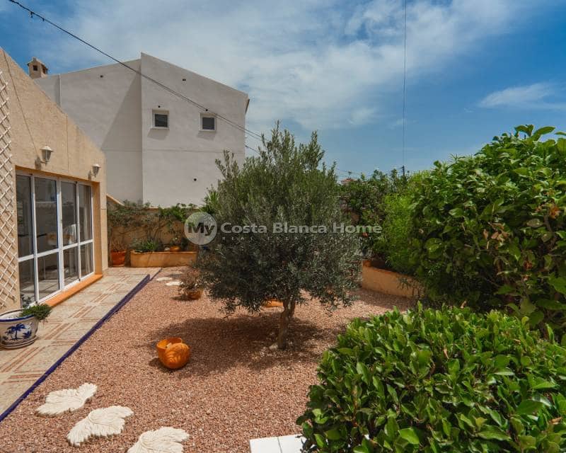 Chalet de 5 habitaciones en Ciudad Quesada en venta con piscina - 350.000 € (Ref: 9420554)