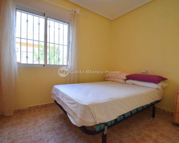 Chalet de 2 habitaciones en Playa Flamenca, Orihuela en venta con piscina - 175.000 € (Ref: 9420557)