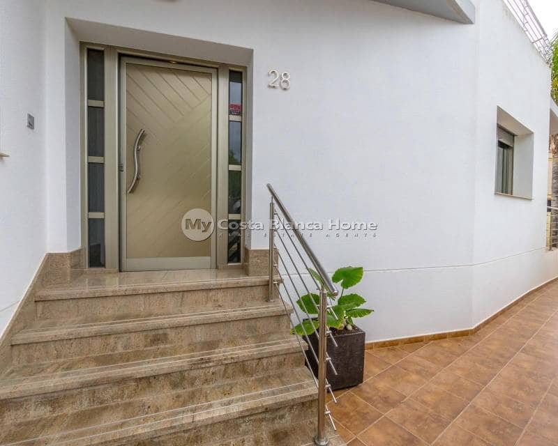 4 bedroom Villa for sale in Rojales - € 389,000 (Ref: 9420558)