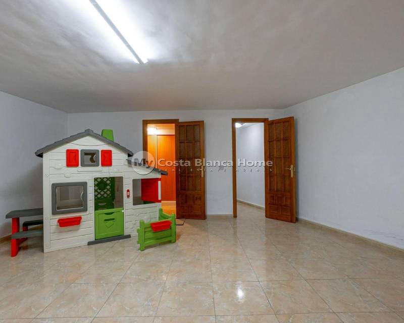 4 bedroom Villa for sale in Rojales - € 389,000 (Ref: 9420558)