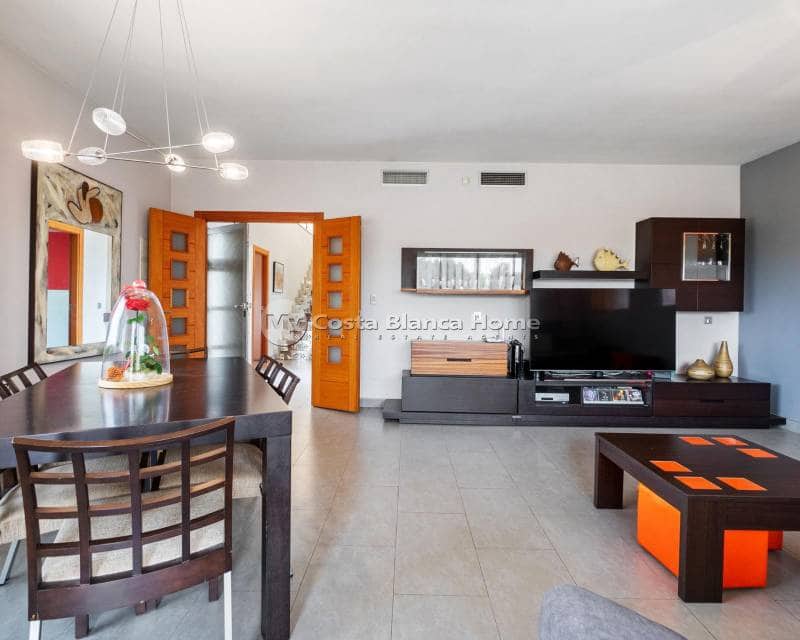 4 bedroom Villa for sale in Rojales - € 389,000 (Ref: 9420558)