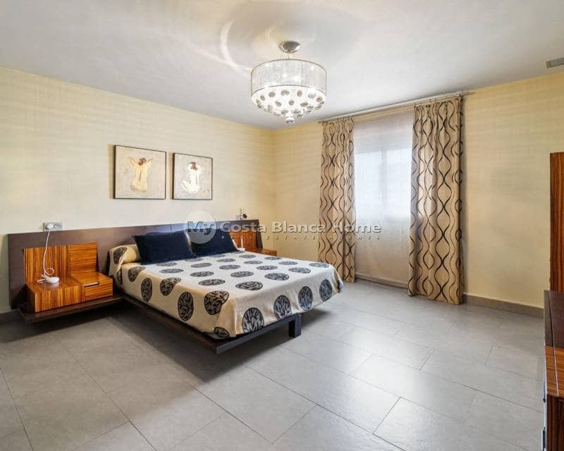 4 bedroom Villa for sale in Rojales - € 389,000 (Ref: 9420558)