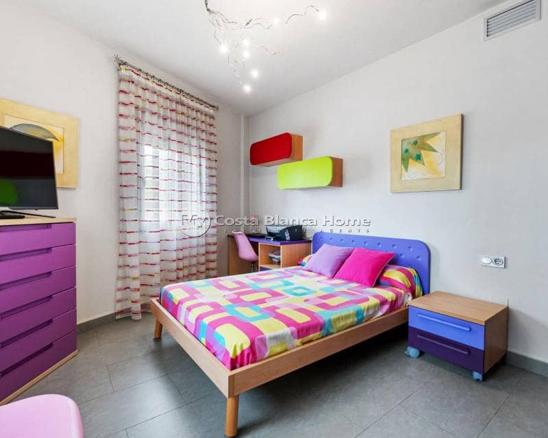 4 bedroom Villa for sale in Rojales - € 389,000 (Ref: 9420558)