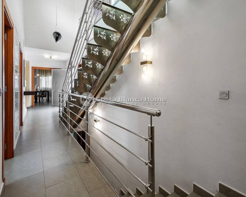 4 bedroom Villa for sale in Rojales - € 389,000 (Ref: 9420558)