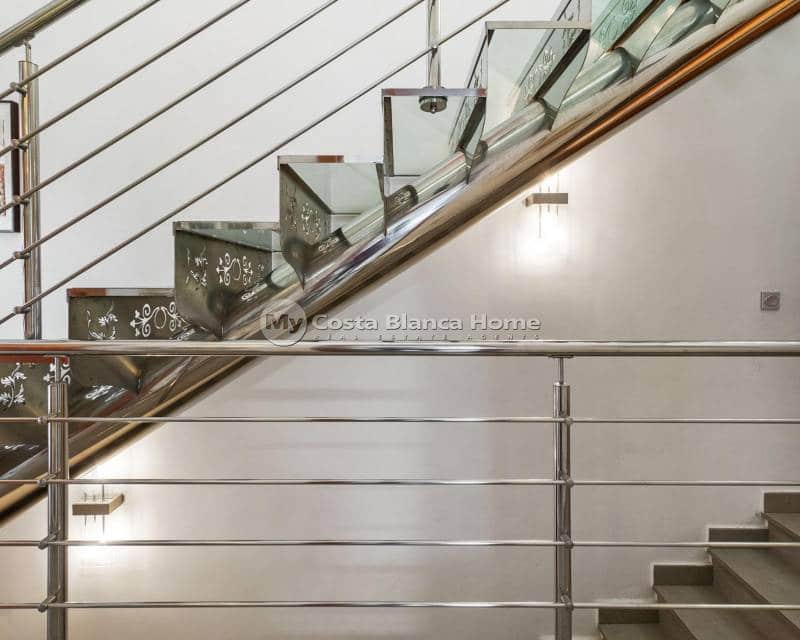 4 bedroom Villa for sale in Rojales - € 389,000 (Ref: 9420558)